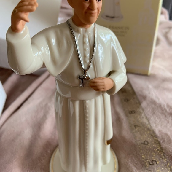 Lenox - New in Box.  Pope Francis statue  limited edition Philadelphia 2015 - Picture 11 of 13
